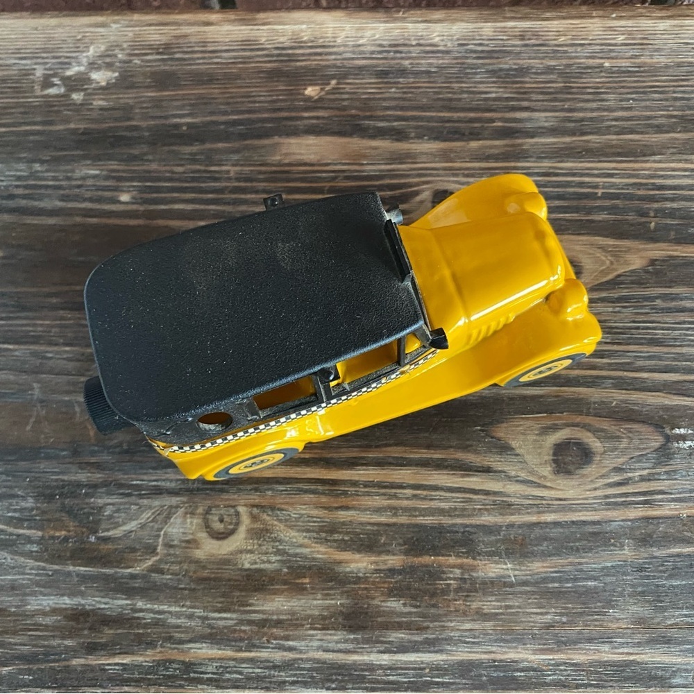 Vintage 1926 checker cab Avon Everest after shave - Picture 2 of 5